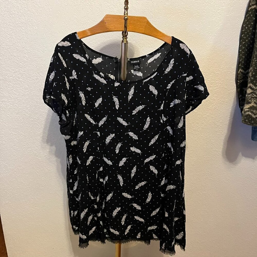 TORRID ~ Black Top with Feather and Polka Dot Print Short Sleeve Raw Hem